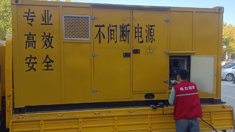 海拉尔柴油发电机组和UPS电源配合使用时，如何避免切换过程中的电力中断？