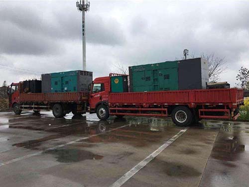 海拉尔涂抹密封胶后，需要等待多长时间才能安装水冷式机油散热器密封件？